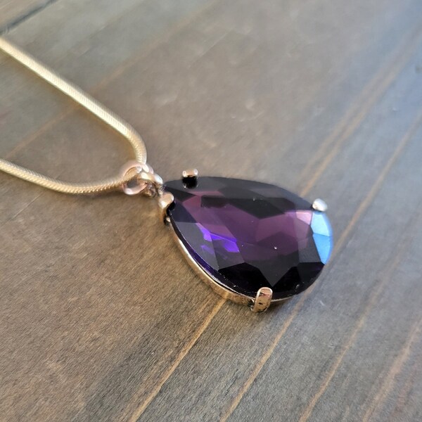 Elegant necklace with purple crystal main image 1