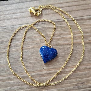 Blue Glitter Resin Heart Necklace- 18k Gold Plated Handmade Iridescent Ocean Water Glitter Blue Resin Heart Valentine&#39;s Day Gift Necklace