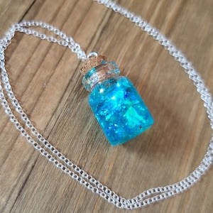 オーシャンポーションガラスバイアルネックレス - 925スターリングシルバーハンドメイド樹脂ブルー虹色マジックボトルシーイコールウィスピーウォーターフェアリーブルーネックレス