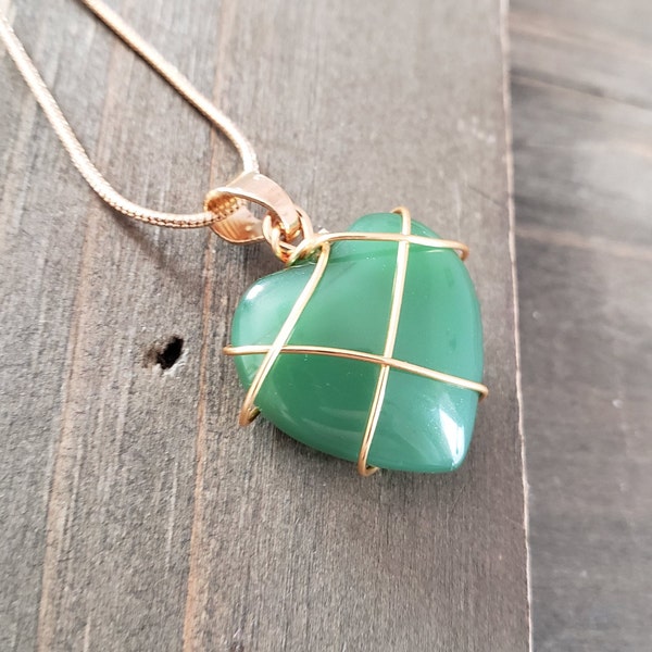 Wire Wrapped Green Crystal Heart Necklace- 18k Gold Green Jade Stone Handmade Celtic Jade Heart Real Stone Gold Wire Wrapped Heart Pendant