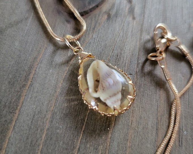 Clear Resin Conch Shell Necklace- 18k Gold Handmade Resin Crystal Summer Necklace- Seashell Ocean Nautical Resin Pendant Beach Necklace