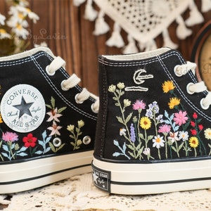 Converse Sunflower Embroidered Shoes,1970s Converse Chuck Taylor,Converse Custom Small Flower/Small Flower Embroidery afbeelding 1