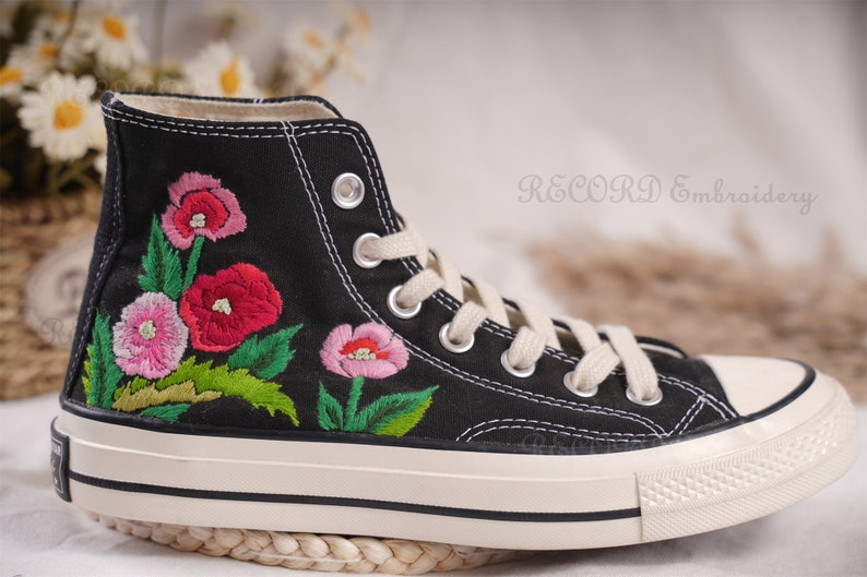 Zapatos bordados Converse, Converse Chuck Taylor 1970s, Converse personalizado pequeña flor / pequeño bordado de flores imagen 3
