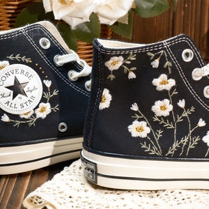 Converse bestickte Schuhe, Converse Chuck Taylor 1970er Jahre, Converse individuelle kleine Blume / kleine Blumenstickerei Bild 5