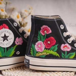Zapatos bordados Converse, Converse Chuck Taylor 1970s, Converse personalizado pequeña flor / pequeño bordado de flores imagen 2