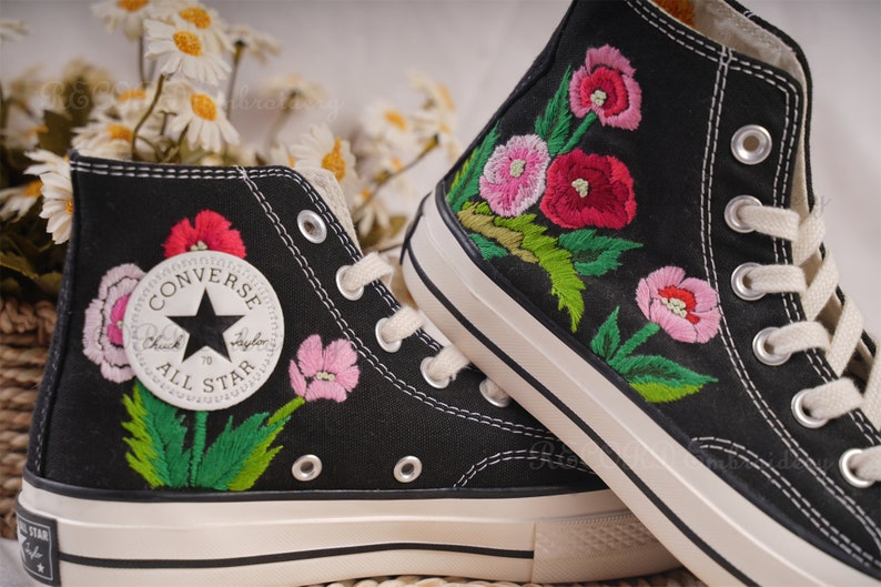 Zapatos bordados Converse, Converse Chuck Taylor 1970s, Converse personalizado pequeña flor / pequeño bordado de flores imagen 5