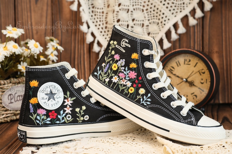 Converse Sunflower Embroidered Shoes,1970s Converse Chuck Taylor,Converse Custom Small Flower/Small Flower Embroidery afbeelding 5