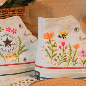 Converse bestickte Schuhe, Converse Chuck Taylor 1970er Jahre, Converse individuelle kleine Blume / kleine Blumenstickerei Bild 5