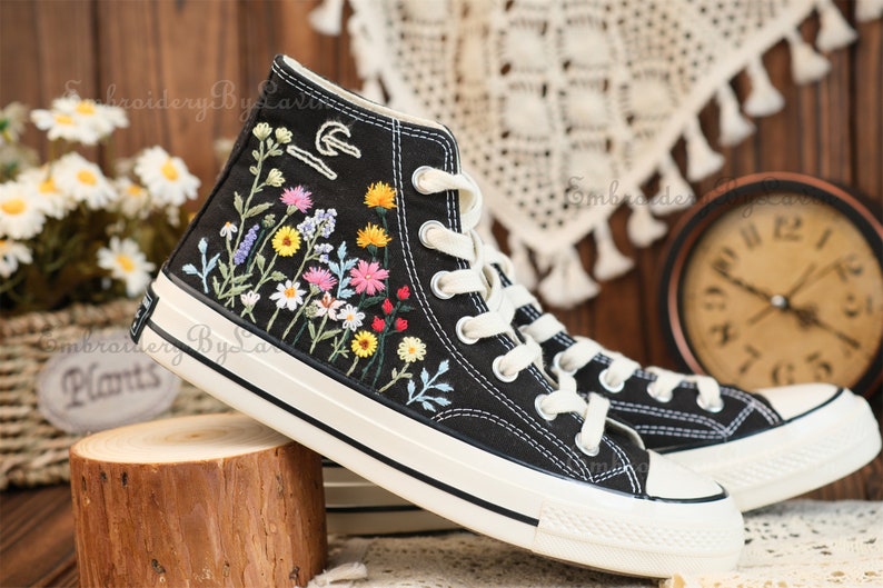 Converse Sunflower Embroidered Shoes,1970s Converse Chuck Taylor,Converse Custom Small Flower/Small Flower Embroidery afbeelding 3