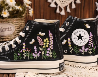 Converse bestickte Schuhe, Converse Chuck Taylor 1970er Jahre, Converse individuelle kleine Blume / kleine Blumenstickerei