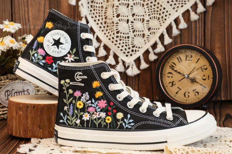 Converse Sunflower Embroidered Shoes,1970s Converse Chuck Taylor,Converse Custom Small Flower/Small Flower Embroidery afbeelding 4