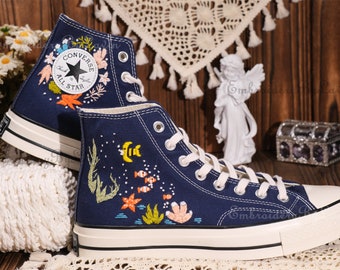 Converse bestickte Schuhe, Converse Chuck Taylor 1970er Jahre, Converse individuelle kleine Blume / kleine Blumenstickerei