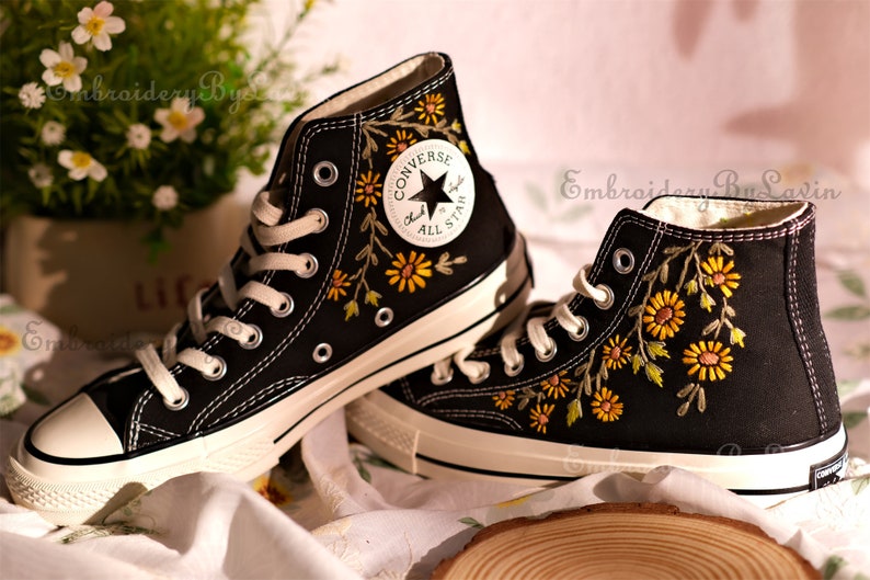 Converse Sonnenblumen bestickte Schuhe, 1970er Converse Chuck Taylor, Converse Custom Small Flower/Kleine Blumenstickerei Bild 5