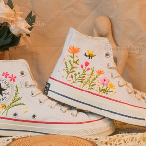 Converse bestickte Schuhe, Converse Chuck Taylor 1970er Jahre, Converse individuelle kleine Blume / kleine Blumenstickerei Bild 3