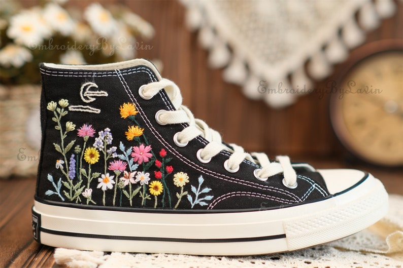 Converse Sunflower Embroidered Shoes,1970s Converse Chuck Taylor,Converse Custom Small Flower/Small Flower Embroidery afbeelding 2
