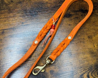 Handmade oiled leather dog leash, 15 mm, with engraved lotus rivets, brass or stainless steel, customizable.