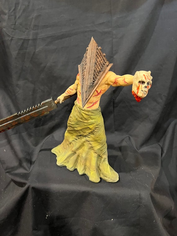 Mi escultura de Pyramid Head…