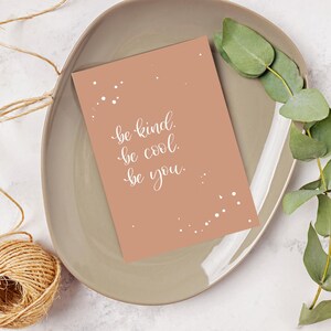 Postkarte mit Spruch "be kind. be cool. be you." in A6, Handlettering, Karte, Geschenk, Grußkarte