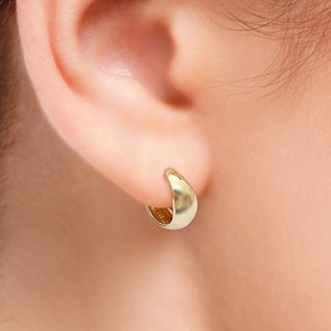 14K Solid Gold Huggie Hoop Earring, Modern Hoops, Bold Hoop Earring, Conch Hoop, Minimalist Earrings, Daily Earring