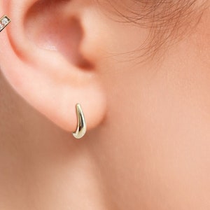 14K Solid Gold Mini Huggie Hoop Earring, Modern Hoops, Conch Hoop, Bold Hoop Earring, Minimalist Earrings, Daily Earring