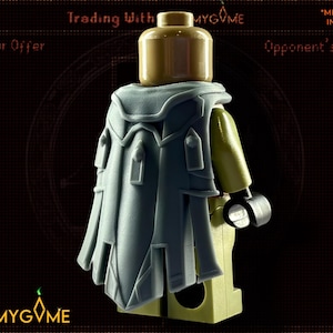 Puede incluir: Una minifigura Lego gris y tostado que lleva una capa gris con un diseño detallado. La minifigura está de pie sobre un fondo negro con el texto "Trading With" y "JustMyGame" visible.