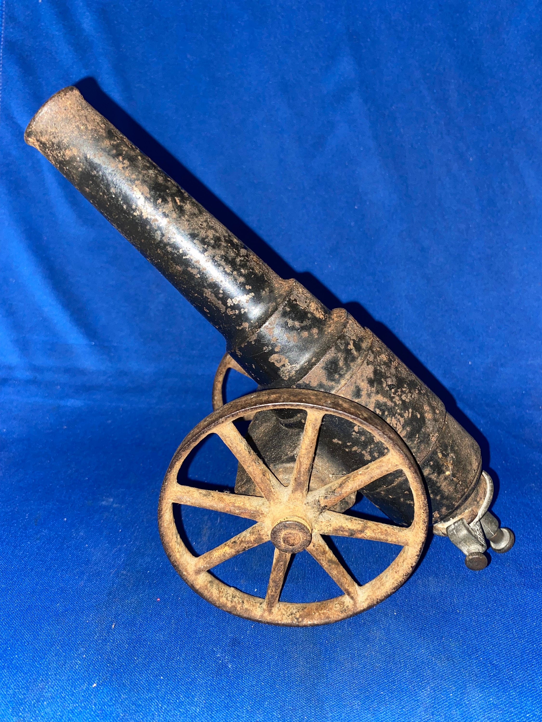 Vintage Big Bang Cast Iron toy SR Vintage Big Bang Cast Iron toy SR
