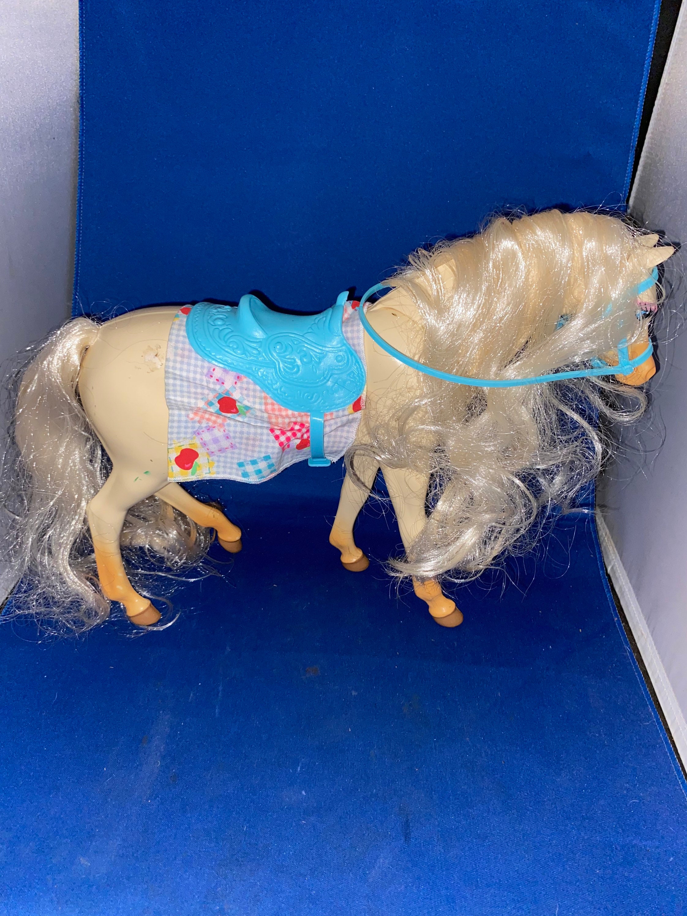 Barbie vintage Flying Hero Horse 1995 Mattel #14265 rose