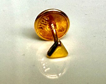Pendiente pequeño triangular macizo de oro de 18 quilates / Pendiente minimalista individual con cierre de rosca / Diseños desiguales y apilables / Pieza única