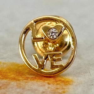 Pendiente Love de oro macizo de 18 quilates / Pendiente minimalista individual de una pieza con cierre de rosca / Diseño asimétrico y apilable / Una sola pieza