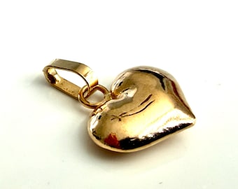 Colgante de corazón abombado de oro de 18 quilates / Charm minimalista / Collar no incluido