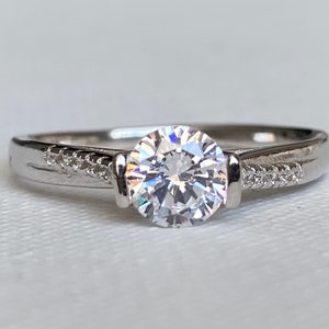 QURI Rhodium plated engagement Ring Solid silver 925 and moissanite size 10