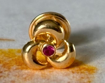 Pendiente de oro macizo de 18 quilates con forma de trébol/triple media luna / Pendiente minimalista individual con cierre de rosca / Diseño asimétrico y apilable / Pieza única