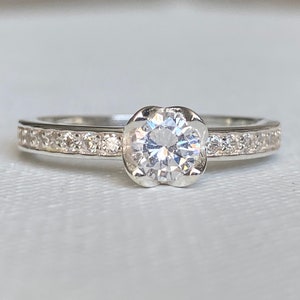 QURI Rhodium plated engagement Ring Solid silver 925 and moissanite size 8