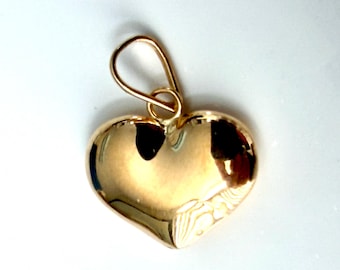 Colgante de corazón abombado de oro de 18 quilates / Charm minimalista / Collar no incluido