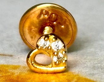 Pendiente circular en forma de corazón de oro macizo de 18 quilates / Pendiente minimalista individual de una pieza con cierre de rosca / Diseño asimétrico y apilable