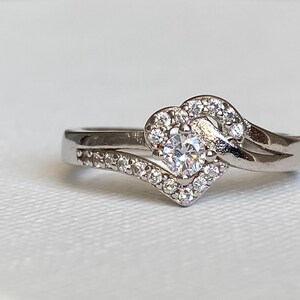 QURI Rhodium plated engagement Ring Solid silver 925 and moissanite size 6