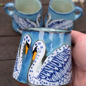 Mug en céramique fabriqué à la main - Swan Design - Grès et émail