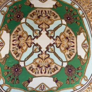 Grand foulard en soie mélangée avec motif chaîne dorée
