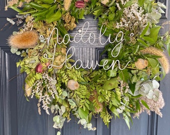 Nadolig Llawen Wire Christmas Wreath Sign: Welsh Festive Decor