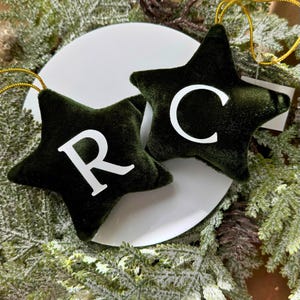 Adorno inicial de Navidad, llavero, regalo de fiesta, decoración del hogar, etiqueta para medias navideñas, decoración con letras para árbol de Navidad, adornos de estrellas con monograma, regalo