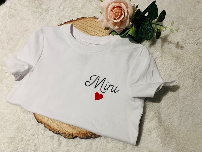 personalisiertes Herz-Familien-T-Shirt Bild 3