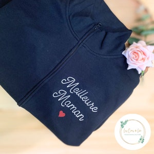 Die Jacke hat einen personalisierten Reißverschluss