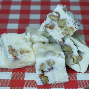 Ahorn-Fudge mit Pekannüssen Hergestellt mit 100% echtem Ahornsirup
