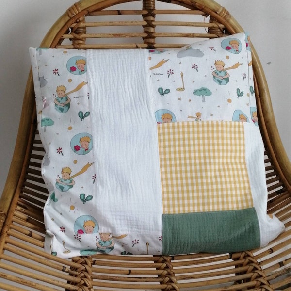 Housse de coussin patchwork ou taie d'oreiller enfant, 40 sur 40 cm, motif le Petit Prince, cadeau bébé, modèle unique