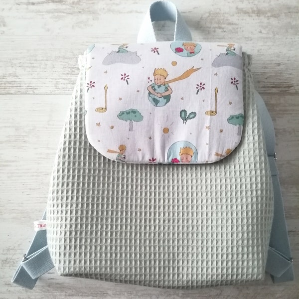 Sac à dos enfant vert motif le petit prince, intérieur imperméable, en coton nid d'abeille céladon