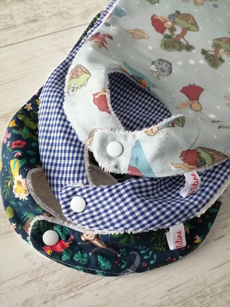 Bavoirs grande taille bleu vichy, motif tropical ou le petit prince en coton et bambou, 6 mois à 3 ans vendus à l'unité image 3