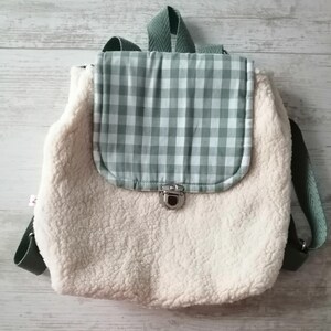 Sac à dos sherpa personnalisable,rabat et intérieur vichy vert,rose,bleu,jaune, maternelle, nounou, crèche
