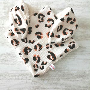 Doudou plat en  double gaze graou beige sherpa, oreilles lapin, cadeau naissance