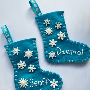 Meia de Natal Mini Flocos de Neve - Personalizável! (12,7 cm x 10,1 cm)