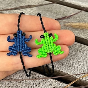 Makraméarmband med groda - Minimalistiska enkla roliga smycken